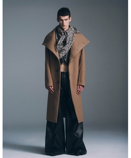 ato（アトウ）の「SYNTHETIC LEATHER WIDE FLAIR PANTS（その他パンツ・メンズ・ブラック・44/46/48）」の4枚目の写真