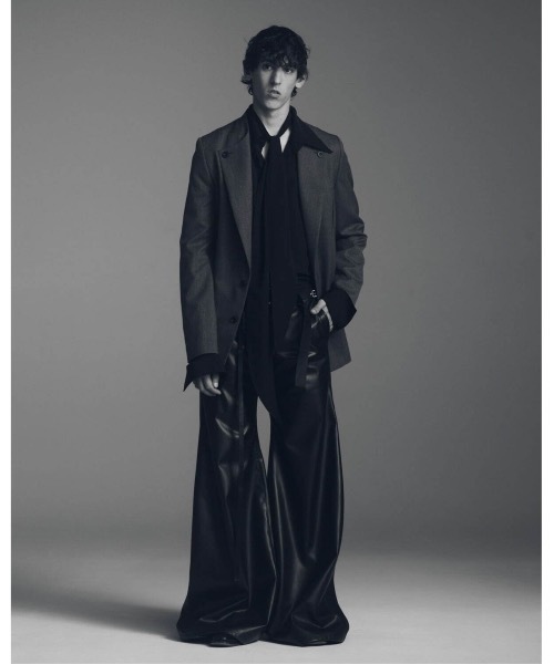 ato（アトウ）の「SYNTHETIC LEATHER WIDE FLAIR PANTS（その他パンツ・メンズ・ブラック・44/46/48）」の6枚目の写真