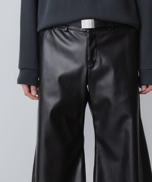 ato（アトウ）の「SYNTHETIC LEATHER WIDE FLAIR PANTS（その他パンツ・メンズ・ブラック・44/46/48）」の11枚目の写真
