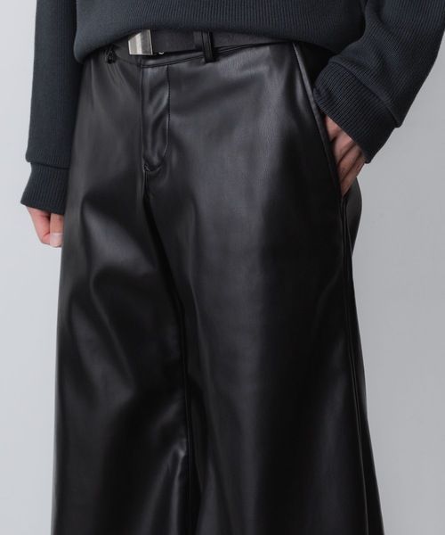 ato（アトウ）の「SYNTHETIC LEATHER WIDE FLAIR PANTS（その他パンツ・メンズ・ブラック・44/46/48）」の12枚目の写真