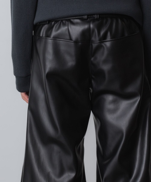 ato（アトウ）の「SYNTHETIC LEATHER WIDE FLAIR PANTS（その他パンツ・メンズ・ブラック・44/46/48）」の13枚目の写真