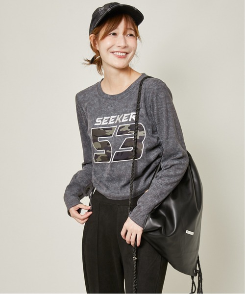 GORGE(ゴージ)の「《ドロスト×カモフラロゴ》細見えシルエットが叶うテレコトップス(Tシャツ/カットソー・レディース・ブラック/ブラウン/チャコール・F)」の3枚目の写真