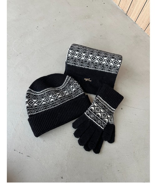 TITTY&CO.(ティティーアンドコー)の「【3点セット】ジャガードニット帽+手袋+マフラー(ニットキャップ/ビーニー・レディース・ベージュ/ブラック/ホワイト・FREE)」の2枚目の写真