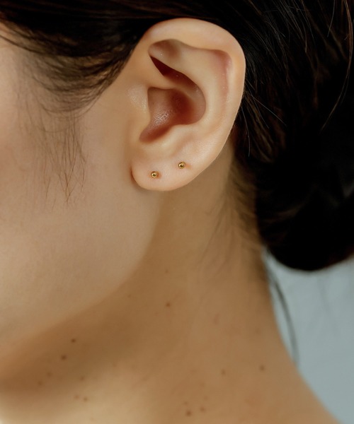 ORLEAN(オルレアン)の「【ORLEAN】 メタルボール ミニピアス 2mm 3mm 4mm サージカルステンレス(ピアス(両耳用)・レディース・シルバー系2/ゴールド系1/ブラック系2/シルバー/ブラック/シルバー系1/ゴールド/ブラック系1/ゴールド系2・フリー)」の7枚目の写真