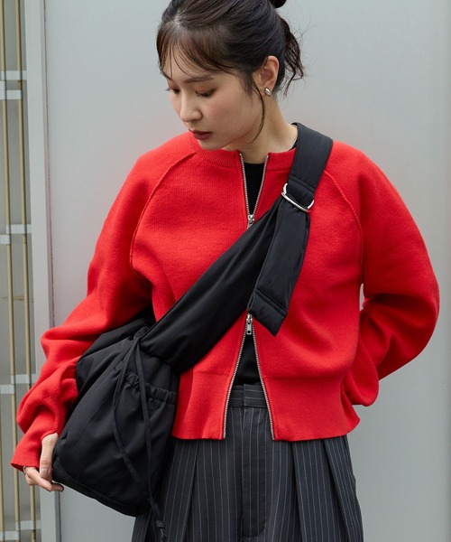 MONO-MART（モノマート）の「マルチWAY中綿入りパフィー巾着ショルダーバッグ（ショルダーバッグ・レディース・ブラック/アイボリー/ダークベージュ・FREE）」の7枚目の写真