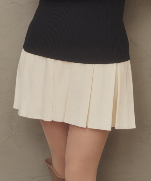 M DOLLY(エムドリー)の「pleats knit amabile skirt/プリーツニットアマービレスカート(スカート・レディース・アイボリー/グレイッシュベージュ/グレー・FREE)」の2枚目の写真