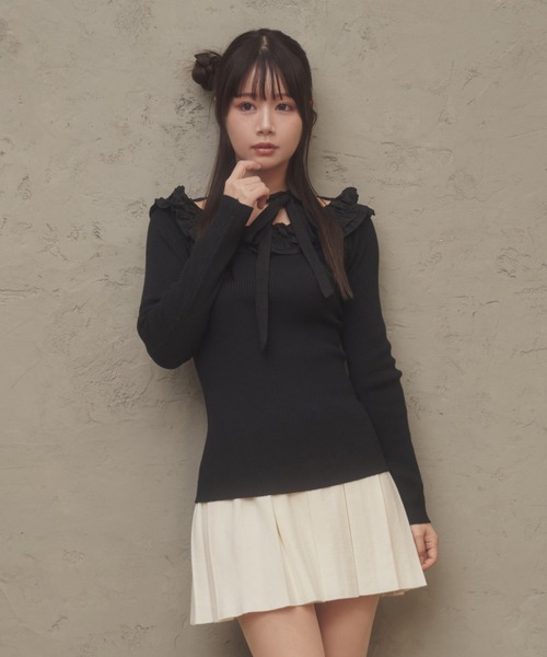M DOLLY(エムドリー)の「pleats knit amabile skirt/プリーツニットアマービレスカート(スカート・レディース・アイボリー/グレイッシュベージュ/グレー・FREE)」の4枚目の写真