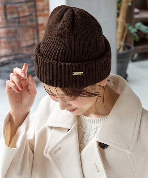 Honeys(ハニーズ)の「プレート付ニット帽(ニットキャップ/ビーニー・レディース・ブラウン/レッド/アイボリー/ブラック/ブラック系その他・FREE)」の4枚目の写真