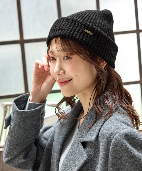 Honeys(ハニーズ)の「プレート付ニット帽(ニットキャップ/ビーニー・レディース・ブラウン/レッド/アイボリー/ブラック/ブラック系その他・FREE)」の2枚目の写真