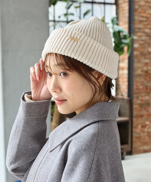 Honeys(ハニーズ)の「プレート付ニット帽(ニットキャップ/ビーニー・レディース・ブラウン/レッド/アイボリー/ブラック/ブラック系その他・FREE)」の13枚目の写真