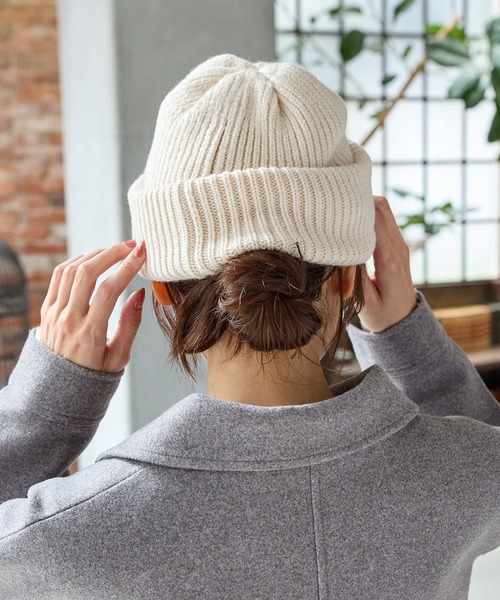 Honeys(ハニーズ)の「プレート付ニット帽(ニットキャップ/ビーニー・レディース・ブラウン/レッド/アイボリー/ブラック/ブラック系その他・FREE)」の11枚目の写真