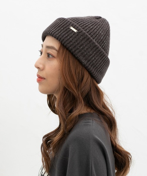 Honeys(ハニーズ)の「プレート付ニット帽(ニットキャップ/ビーニー・レディース・ブラウン/レッド/アイボリー/ブラック/ブラック系その他・FREE)」の12枚目の写真