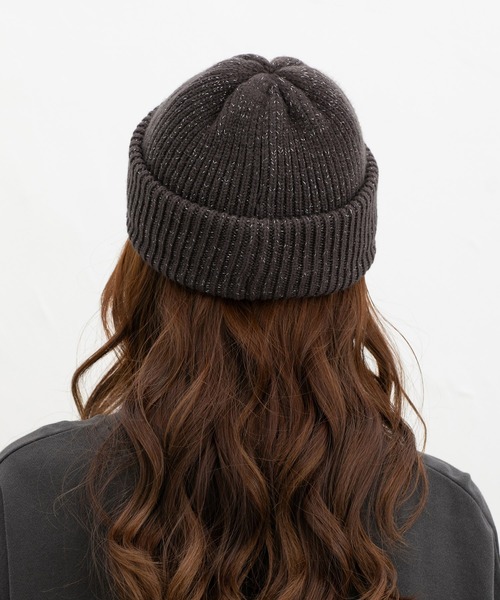 Honeys(ハニーズ)の「プレート付ニット帽(ニットキャップ/ビーニー・レディース・ブラウン/レッド/アイボリー/ブラック/ブラック系その他・FREE)」の16枚目の写真