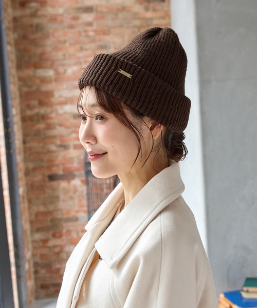 Honeys(ハニーズ)の「プレート付ニット帽(ニットキャップ/ビーニー・レディース・ブラウン/レッド/アイボリー/ブラック/ブラック系その他・FREE)」の19枚目の写真