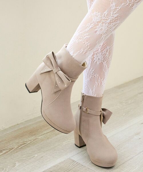 MAJESTIC LEGON（マジェスティックレゴン）の「3WAYビジューリボンブーツ（ブーツ・レディース・グレイッシュベージュ/ブラック/ブラック系その他/ホワイト系その他2/ホワイト系その他3・SMALL/MEDIUM/LARGE/X-LARGE）」の5枚目の写真