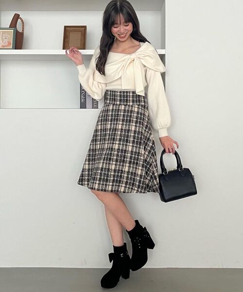 MAJESTIC LEGON（マジェスティックレゴン）の「3WAYビジューリボンブーツ（ブーツ・レディース・グレイッシュベージュ/ブラック/ブラック系その他/ホワイト系その他2/ホワイト系その他3・SMALL/MEDIUM/LARGE/X-LARGE）」の8枚目の写真