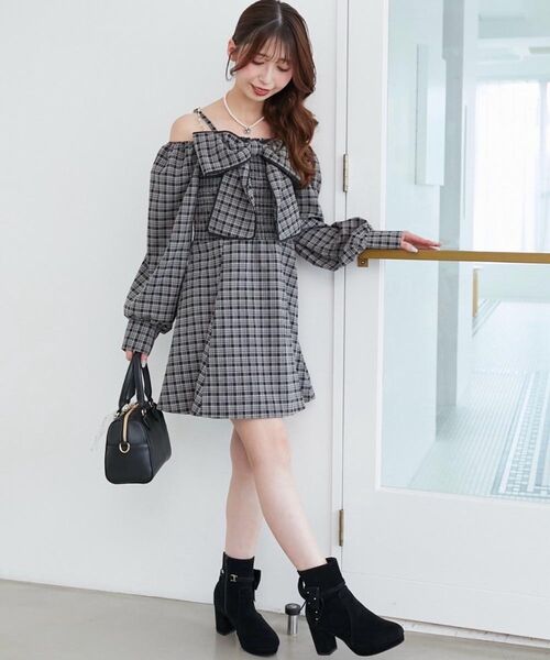 MAJESTIC LEGON（マジェスティックレゴン）の「3WAYビジューリボンブーツ（ブーツ・レディース・グレイッシュベージュ/ブラック/ブラック系その他/ホワイト系その他2/ホワイト系その他3・SMALL/MEDIUM/LARGE/X-LARGE）」の9枚目の写真