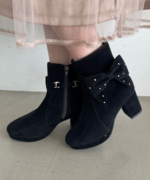 MAJESTIC LEGON（マジェスティックレゴン）の「3WAYビジューリボンブーツ（ブーツ・レディース・グレイッシュベージュ/ブラック/ブラック系その他/ホワイト系その他2/ホワイト系その他3・SMALL/MEDIUM/LARGE/X-LARGE）」の19枚目の写真