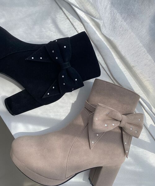 MAJESTIC LEGON（マジェスティックレゴン）の「3WAYビジューリボンブーツ（ブーツ・レディース・グレイッシュベージュ/ブラック/ブラック系その他/ホワイト系その他2/ホワイト系その他3・SMALL/MEDIUM/LARGE/X-LARGE）」の21枚目の写真