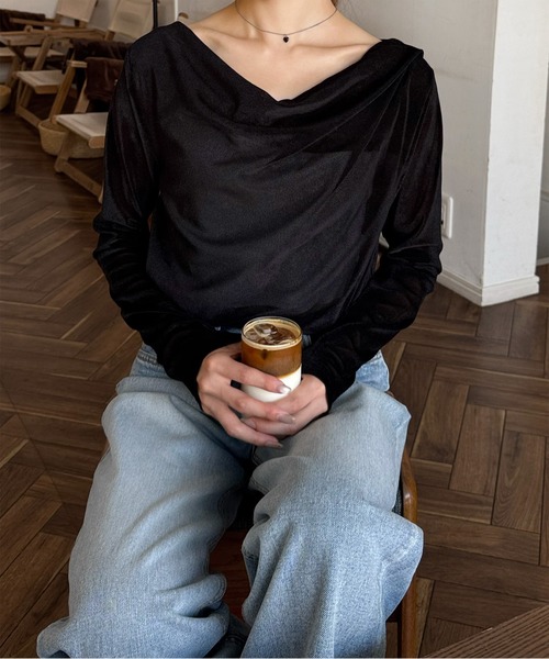 LE MORE(リモア)の「ドレープデザインベロアトップス(Tシャツ/カットソー・レディース・ブラウン/グレー/ブラック・FREE)」の2枚目の写真