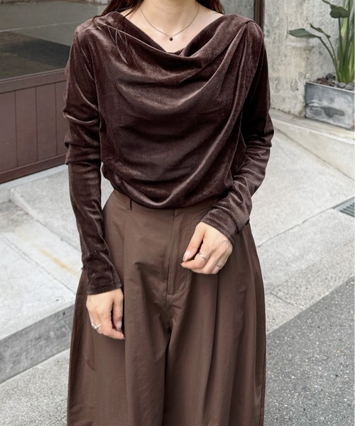 LE MORE(リモア)の「ドレープデザインベロアトップス(Tシャツ/カットソー・レディース・ブラウン/グレー/ブラック・FREE)」の21枚目の写真