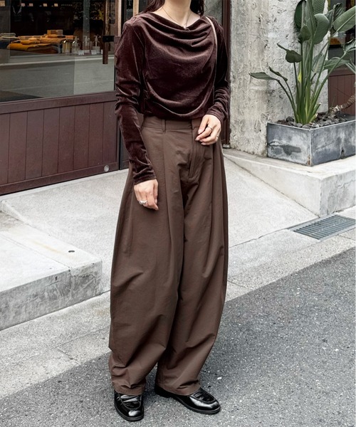 LE MORE(リモア)の「ドレープデザインベロアトップス(Tシャツ/カットソー・レディース・ブラウン/グレー/ブラック・FREE)」の4枚目の写真