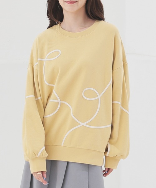 Honeys(ハニーズ)の「コード刺繍ゆるトップス(スウェット・レディース・ブラック/杢グレー/アイボリー/イエロー・S/M/LL/L)」の4枚目の写真