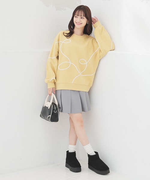 Honeys(ハニーズ)の「コード刺繍ゆるトップス(スウェット・レディース・ブラック/杢グレー/アイボリー/イエロー・S/M/LL/L)」の14枚目の写真