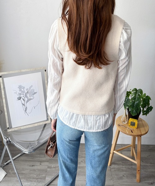 Amulet(アミュレット)の「ナチュラルに可愛さをプラス◎トレンドのレイヤードコーデに! 花柄刺繍ニットベスト(ベスト・レディース・ブラック/ベージュ/アイボリー・FREE)」の7枚目の写真