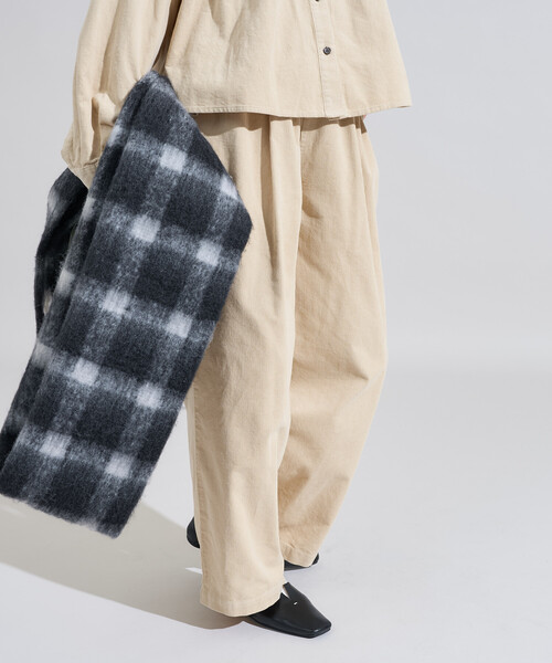 FREAK'S STORE(フリークスストア)の「コーデュロイ タックパンツ<セットアップ対応>(スラックス・レディース・ナチュラル/ネイビー/ワインレッド・MEDIUM/SMALL)」の3枚目の写真