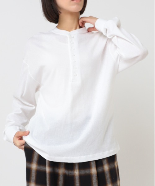 RNA-N(アールエヌエーエヌ)の「M2537 ゆる天竺ヘンリー(Tシャツ/カットソー・レディース・キナリ/スミクロ/オフホワイト・FREE)」の2枚目の写真