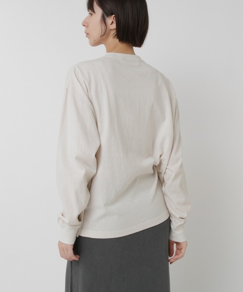 RNA-N(アールエヌエーエヌ)の「M2537 ゆる天竺ヘンリー(Tシャツ/カットソー・レディース・キナリ/スミクロ/オフホワイト・FREE)」の6枚目の写真