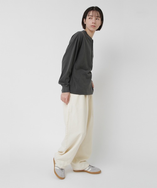RNA-N(アールエヌエーエヌ)の「M2537 ゆる天竺ヘンリー(Tシャツ/カットソー・レディース・キナリ/スミクロ/オフホワイト・FREE)」の17枚目の写真