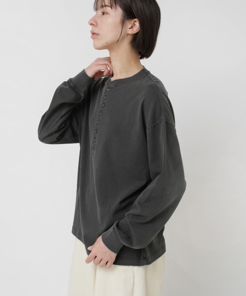 RNA-N(アールエヌエーエヌ)の「M2537 ゆる天竺ヘンリー(Tシャツ/カットソー・レディース・キナリ/スミクロ/オフホワイト・FREE)」の10枚目の写真