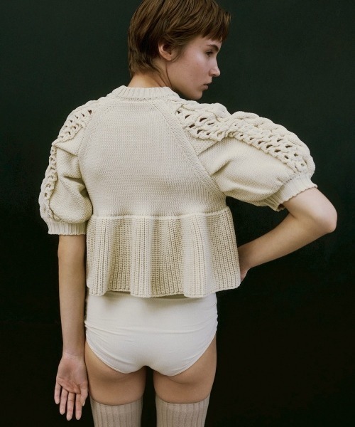 TODAYFUL(トゥデイフル)の「Puffsleeve Knit Tops(ニット/セーター・レディース・アイボリー/チャコールグレー・FREE)」の3枚目の写真