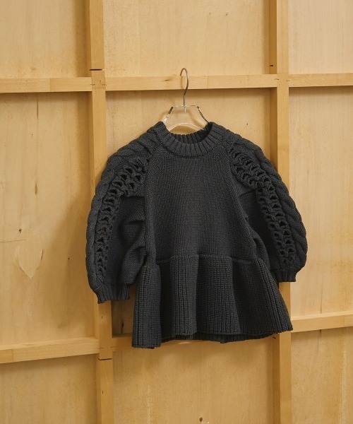 TODAYFUL(トゥデイフル)の「Puffsleeve Knit Tops(ニット/セーター・レディース・アイボリー/チャコールグレー・FREE)」の5枚目の写真