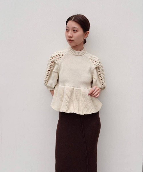 TODAYFUL(トゥデイフル)の「Puffsleeve Knit Tops(ニット/セーター・レディース・アイボリー/チャコールグレー・FREE)」の11枚目の写真