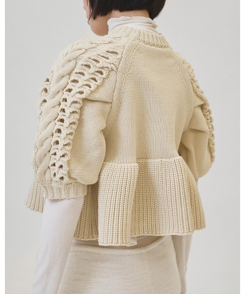 TODAYFUL(トゥデイフル)の「Puffsleeve Knit Tops(ニット/セーター・レディース・アイボリー/チャコールグレー・FREE)」の19枚目の写真