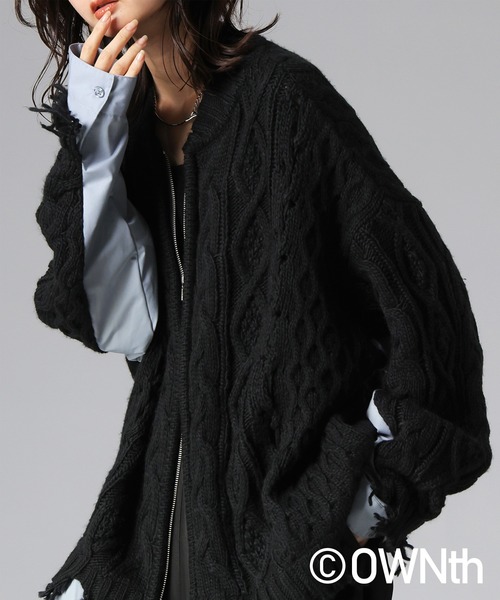 antiqua(アンティカ)の「ケーブル編み ジップカーディガン(ニット/セーター・レディース・ネイビー/ブラック・ONESIZE)」の1枚目の写真
