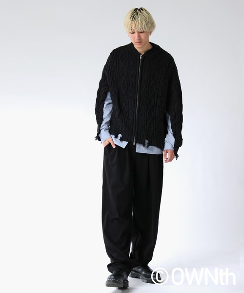 antiqua(アンティカ)の「ケーブル編み ジップカーディガン(ニット/セーター・レディース・ネイビー/ブラック・ONESIZE)」の4枚目の写真