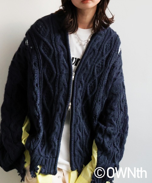 antiqua(アンティカ)の「ケーブル編み ジップカーディガン(ニット/セーター・レディース・ネイビー/ブラック・ONESIZE)」の7枚目の写真