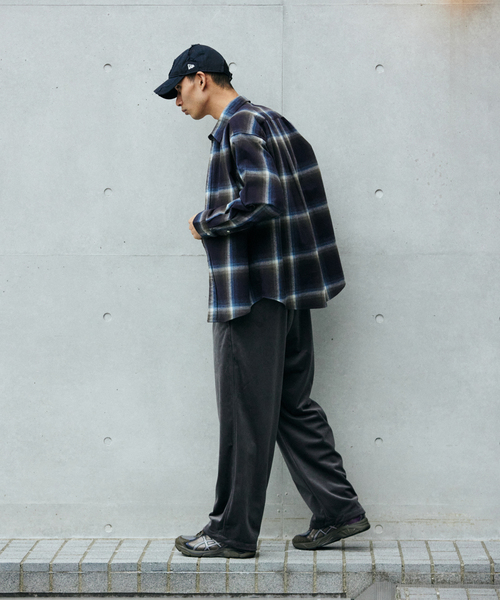 JOURNAL STANDARD（ジャーナルスタンダード）の「トリコット ベロア フェード オーバー パンツ（その他パンツ・メンズ・グレー/カーキ/ブラック系その他・SMALL/MEDIUM/LARGE）」の13枚目の写真