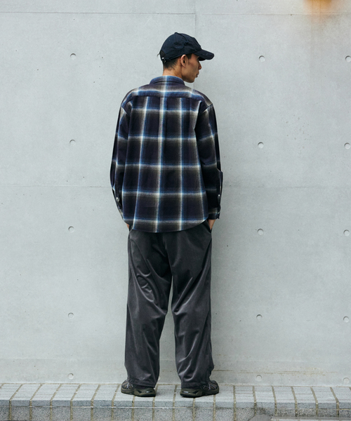 JOURNAL STANDARD（ジャーナルスタンダード）の「トリコット ベロア フェード オーバー パンツ（その他パンツ・メンズ・グレー/カーキ/ブラック系その他・SMALL/MEDIUM/LARGE）」の14枚目の写真