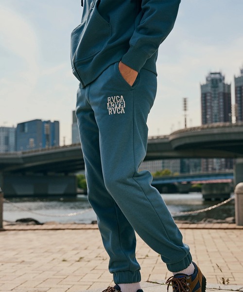 RVCA(ルーカ)の「RVCA メンズ NEW STACK WRWB PT セットアップ対応可能ボトムス 【2025年秋冬モデル】/ルーカボンディングボトムス(SETUP・セットアップ対応可能・空港コーデ)(スウェットパンツ・メンズ・グリーン系その他/ブラック/オフホワイト・X-LARGE/LARGE/MEDIUM/SMALL)」の3枚目の写真