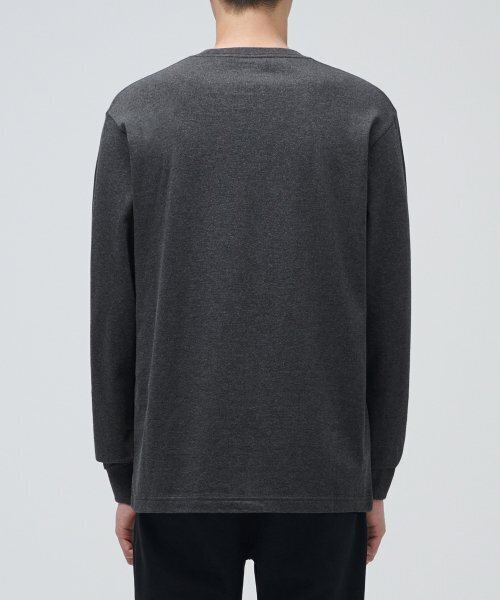 MUSINSA STANDARD（ムシンサスタンダード）の「クルーネック長袖Tシャツ[チャコールグレー]（Tシャツ/カットソー・メンズ・その他・MEDIUM/LARGE/X-LARGE/XX-LARGE/XXX-LARGE/SMALL）」の3枚目の写真