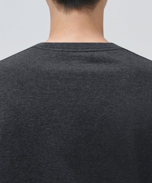 MUSINSA STANDARD（ムシンサスタンダード）の「クルーネック長袖Tシャツ[チャコールグレー]（Tシャツ/カットソー・メンズ・その他・MEDIUM/LARGE/X-LARGE/XX-LARGE/XXX-LARGE/SMALL）」の5枚目の写真