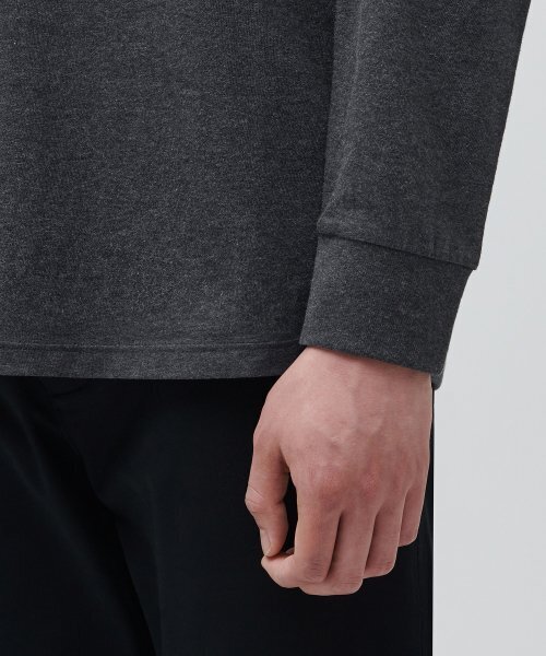 MUSINSA STANDARD（ムシンサスタンダード）の「クルーネック長袖Tシャツ[チャコールグレー]（Tシャツ/カットソー・メンズ・その他・MEDIUM/LARGE/X-LARGE/XX-LARGE/XXX-LARGE/SMALL）」の7枚目の写真