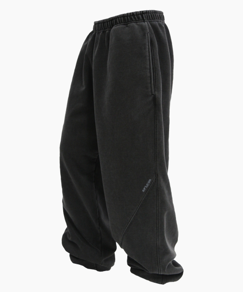 CRIGUN(クリガン)の「バイカーフィットピグメントジョガーパンツ(スウェットパンツ・レディース・ブラック・MEDIUM/LARGE/X-LARGE/XX-LARGE)」の4枚目の写真