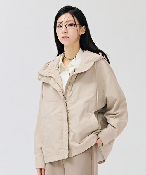 CHASECULT(チェイスカルト)の「女性フードジャケット-ベージュ(ナイロンジャケット・レディース・Beige・90/85)」の2枚目の写真