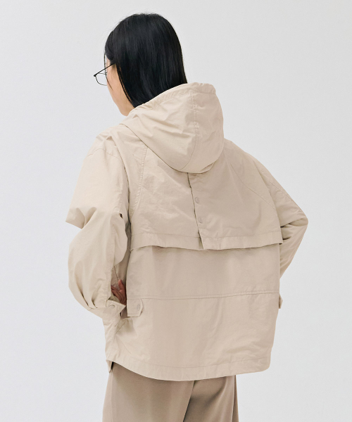 CHASECULT(チェイスカルト)の「女性フードジャケット-ベージュ(ナイロンジャケット・レディース・Beige・90/85)」の3枚目の写真